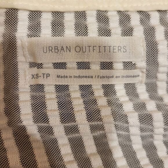 URBAN Outfitters white top - Picture 3 of 4